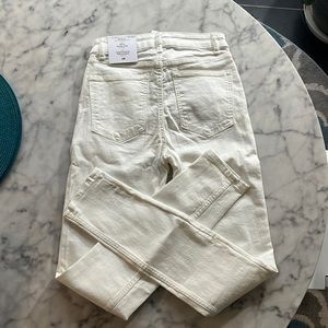 🆕 NWT H&M Regular Waist Full Length White Stretchy Skinny Jeans Womens size 4